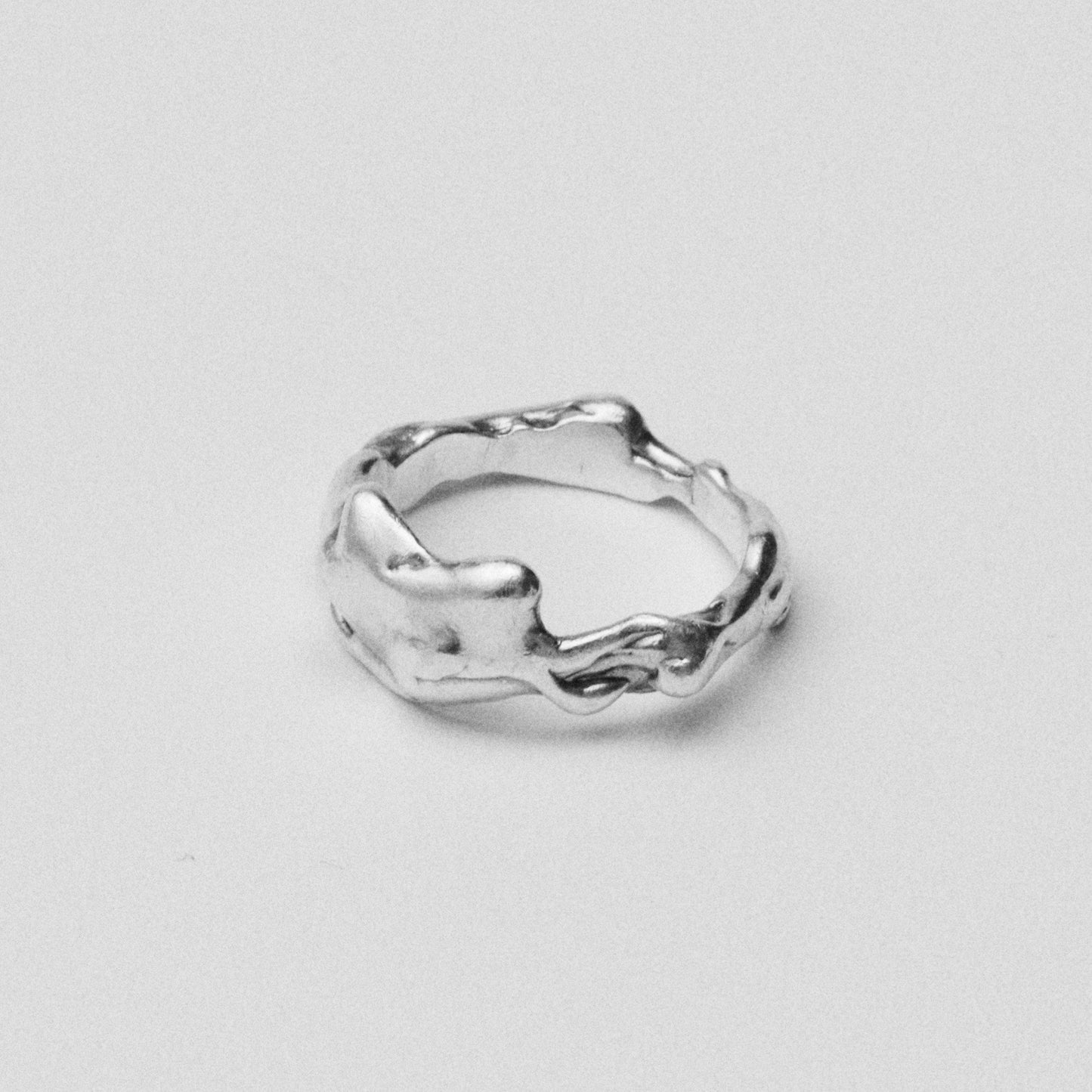 Caprious Ring (NHS XRAY SILVER) - MVESLW-FST