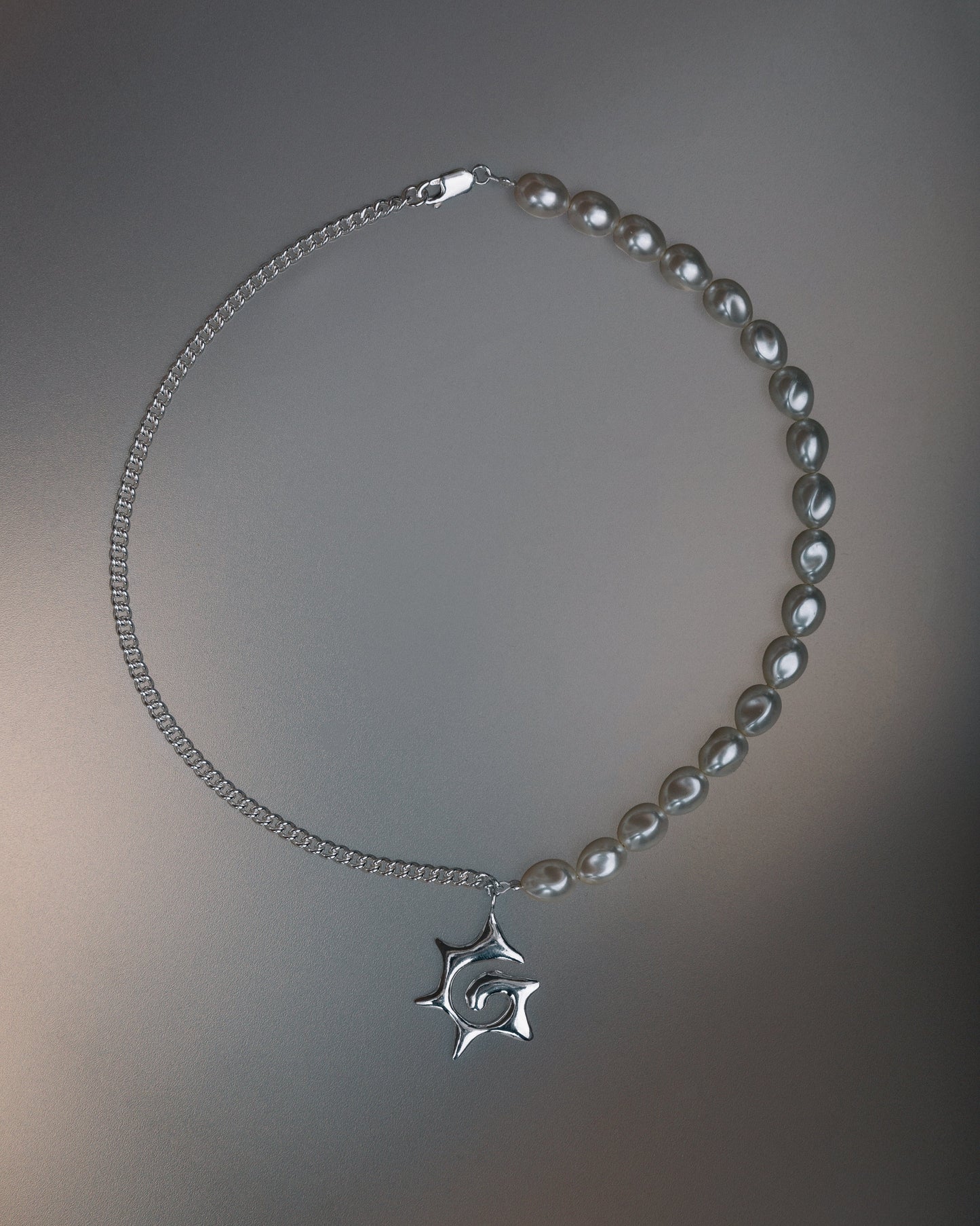 SPIKY SPIRAL Necklace with glass pearls